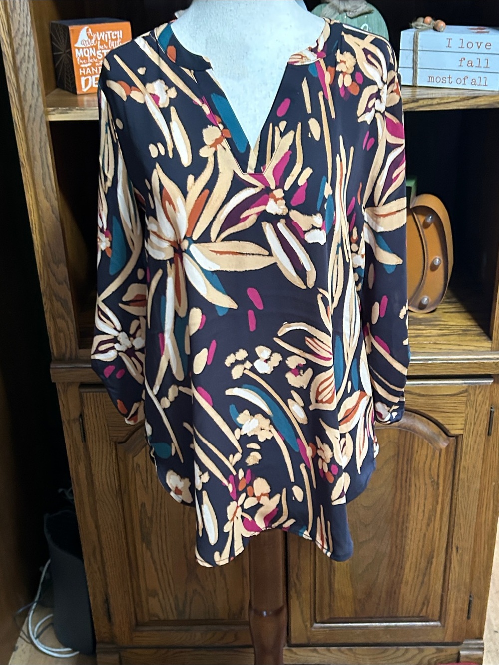 Maurices Black Floral V-Neck Long Sleeve Tunic with Multi-Color Print Size XS
